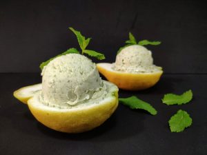 Helado de limón y hierbabuena